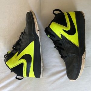 Boys Nike Team Hustle D7 basketball shoes 13